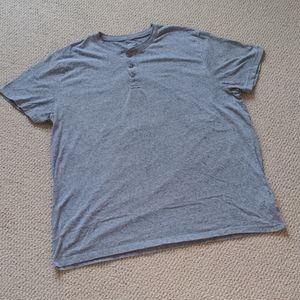 Old Navy Button Tee Size XL